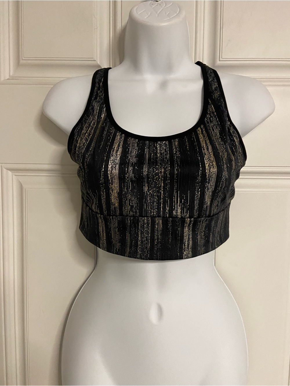 T45- VICTORIA SPORT Metallic Striped LATTICE  Sports Bra